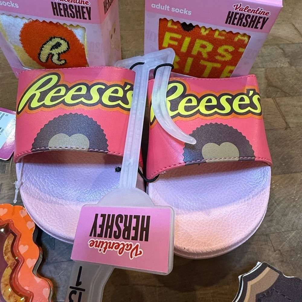 Reese's Slide Sandals Sz 1 Notepad Socks Zipper Bag Reese’s Gift Set Lot NEW